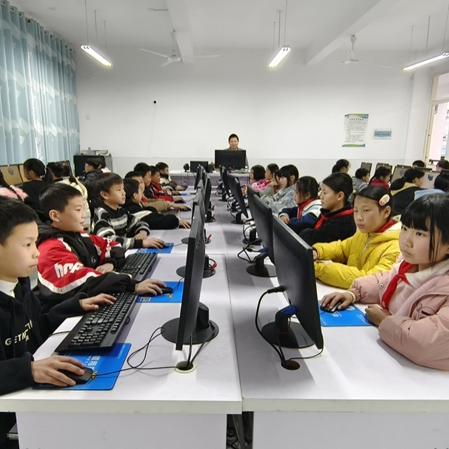 Πώς ο Sun Haiqing του Jiangsu Jutian ενδυνάμωσε την εκπαίδευση στην πατρίδα μέσω δωρεών υπολογιστών;